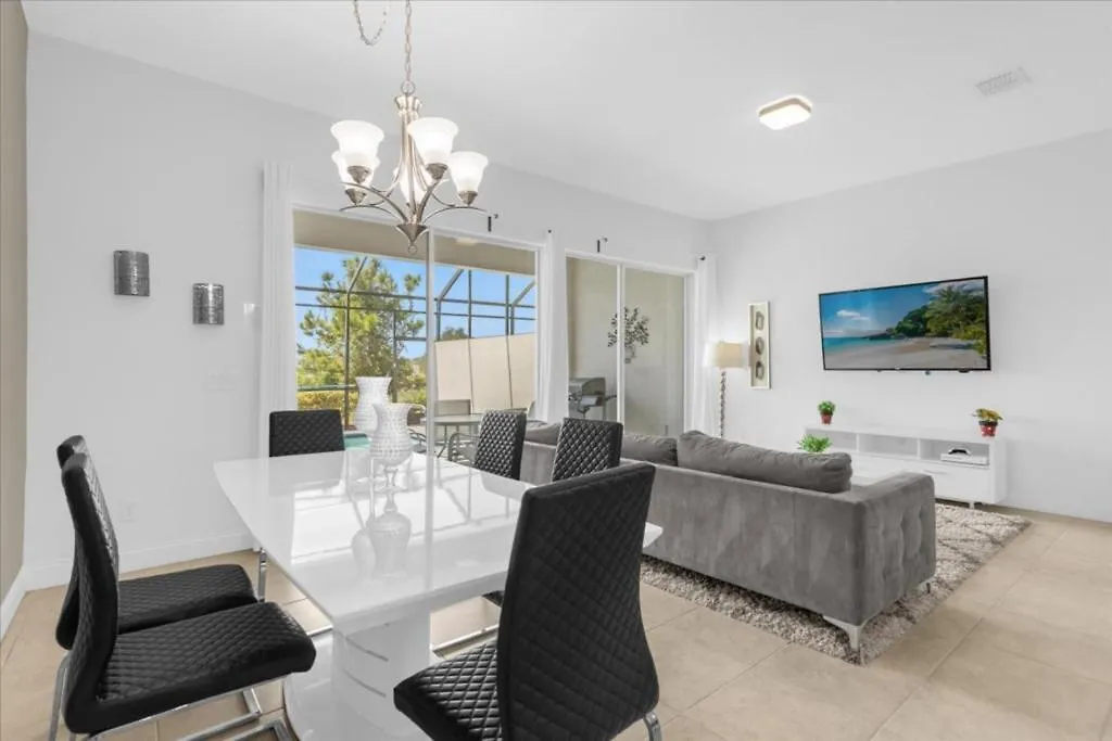 4 Bedrooms - 3 Bathrooms - Festival 232 Cd Davenport