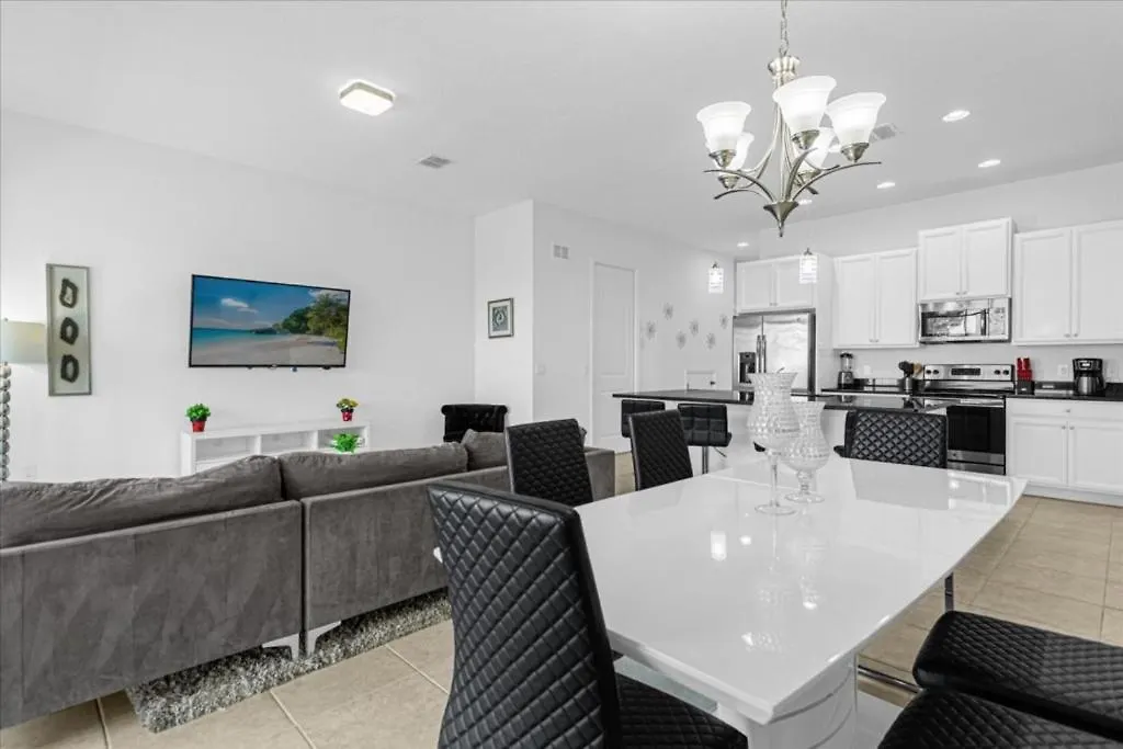4 Bedrooms - 3 Bathrooms - Festival 232 Cd Davenport